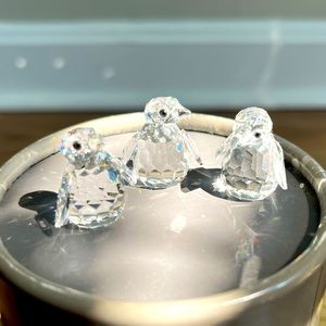 Swarovski penguin mother and 3 babies with stand